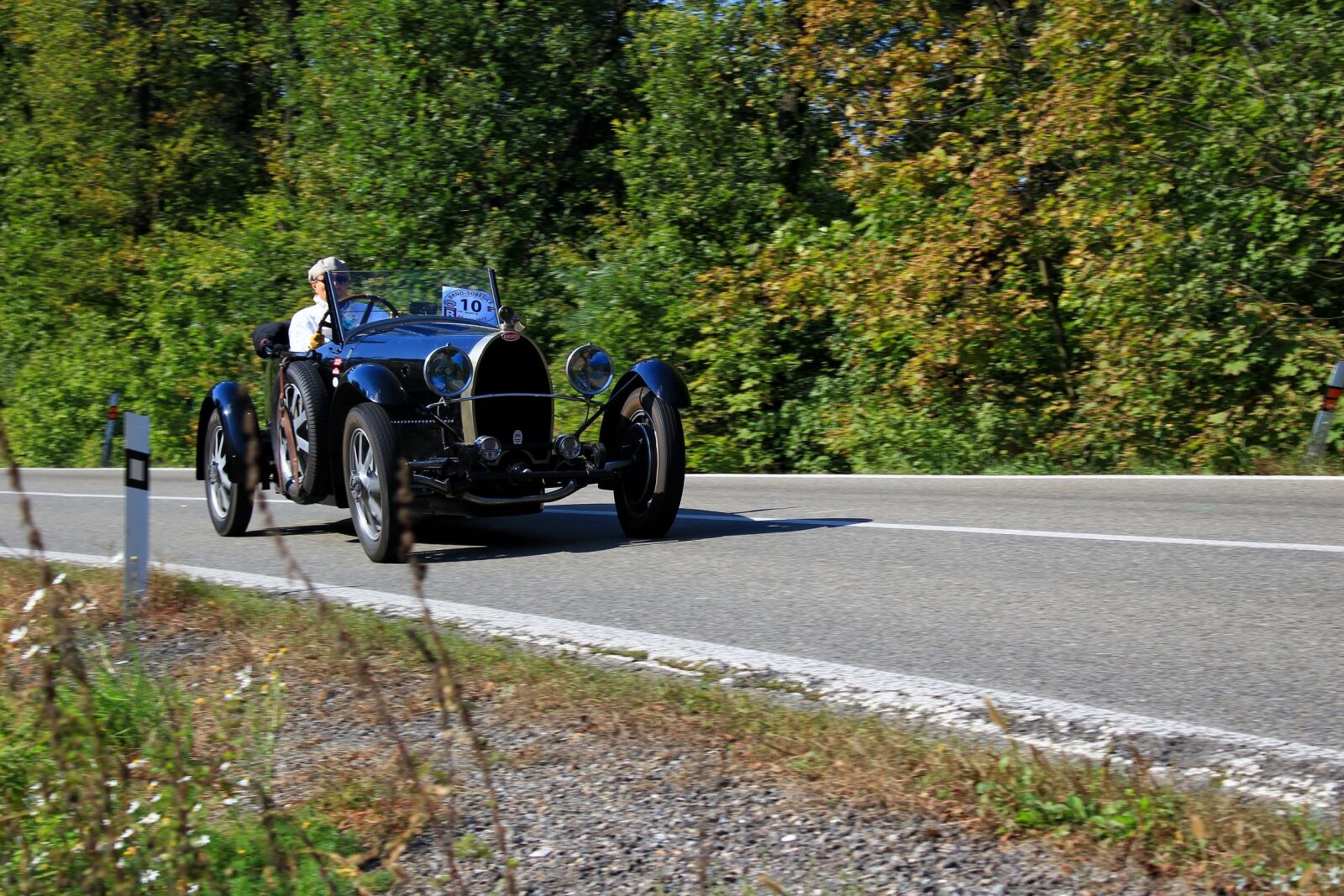 Canon EOS 1300D (EOS Rebel T6 / EOS Kiss X80) sample photo. Car, bugatti, racing car photography