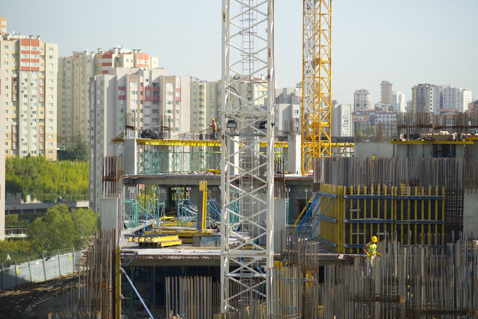 Sony Alpha DSLR-A850 sample photo. Construction, crane, worker photography