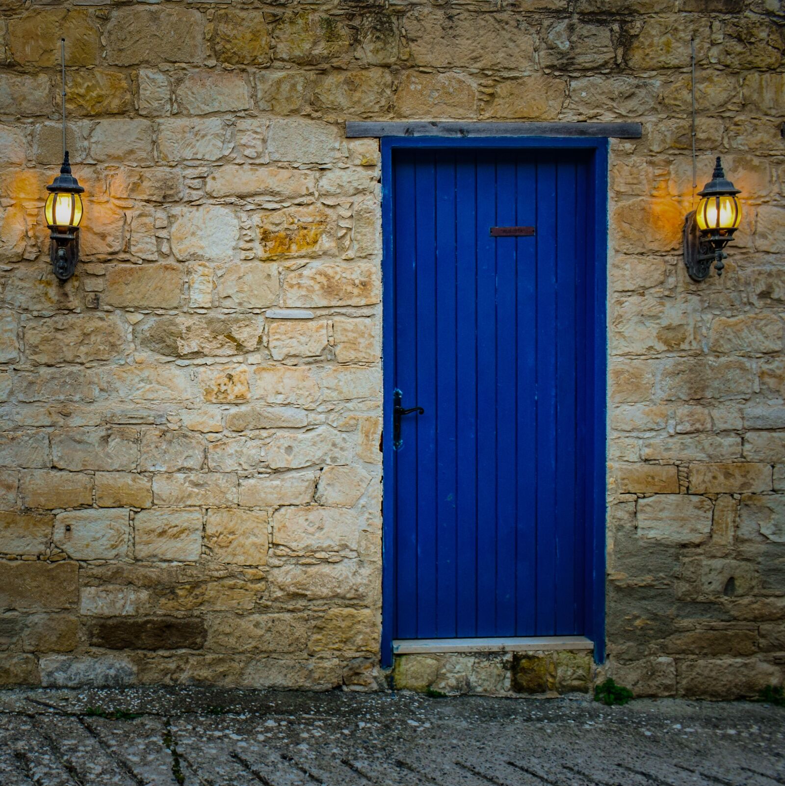 Nikon D3300 sample photo. Door, lamps, house photography