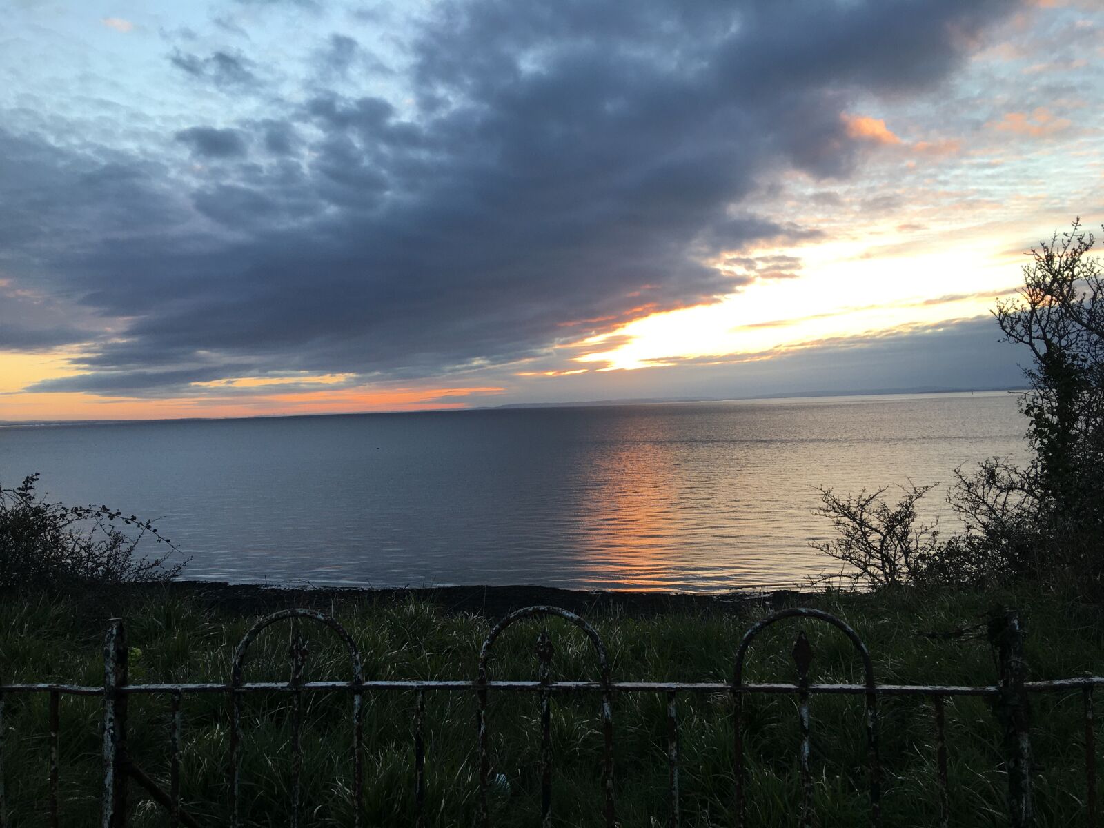 iPhone 6s Plus back camera 4.15mm f/2.2 sample photo. Penarth, sunrise, sea photography