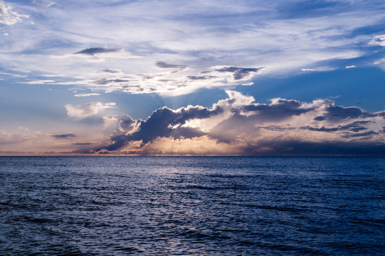 Canon EOS 6D + Canon EF 50mm F1.8 STM sample photo. Clouds, dramatic, horizon, nature photography
