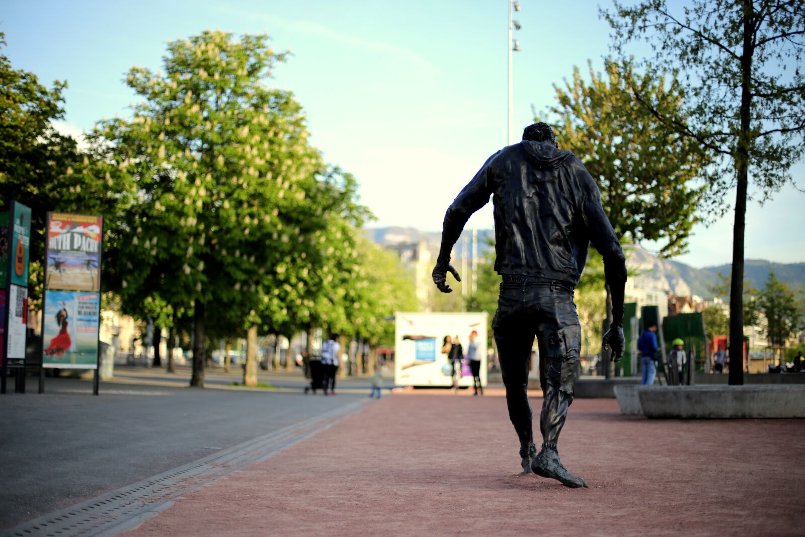 Canon EOS 6D + Canon EF 50mm F1.4 USM sample photo. Sculpture, art, street art photography