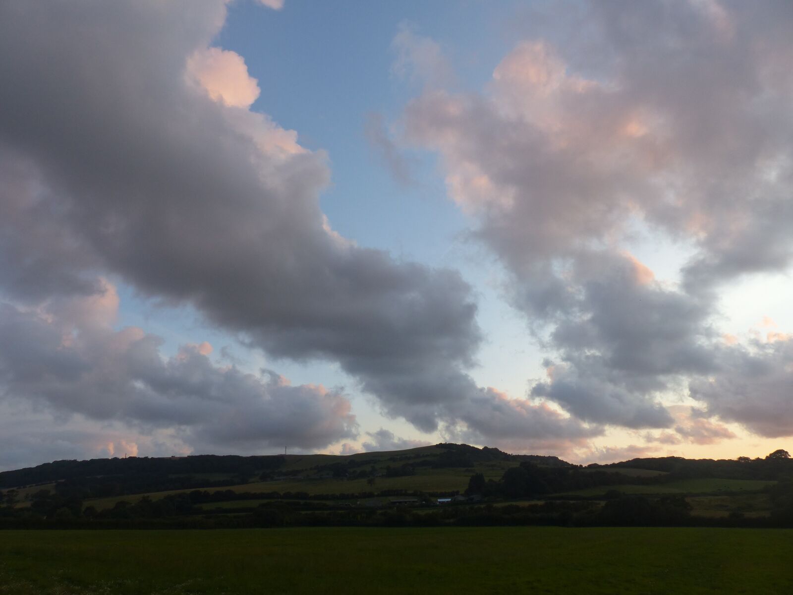 Panasonic Lumix DMC-FZ200 sample photo. Sunset, clouds, landscape photography