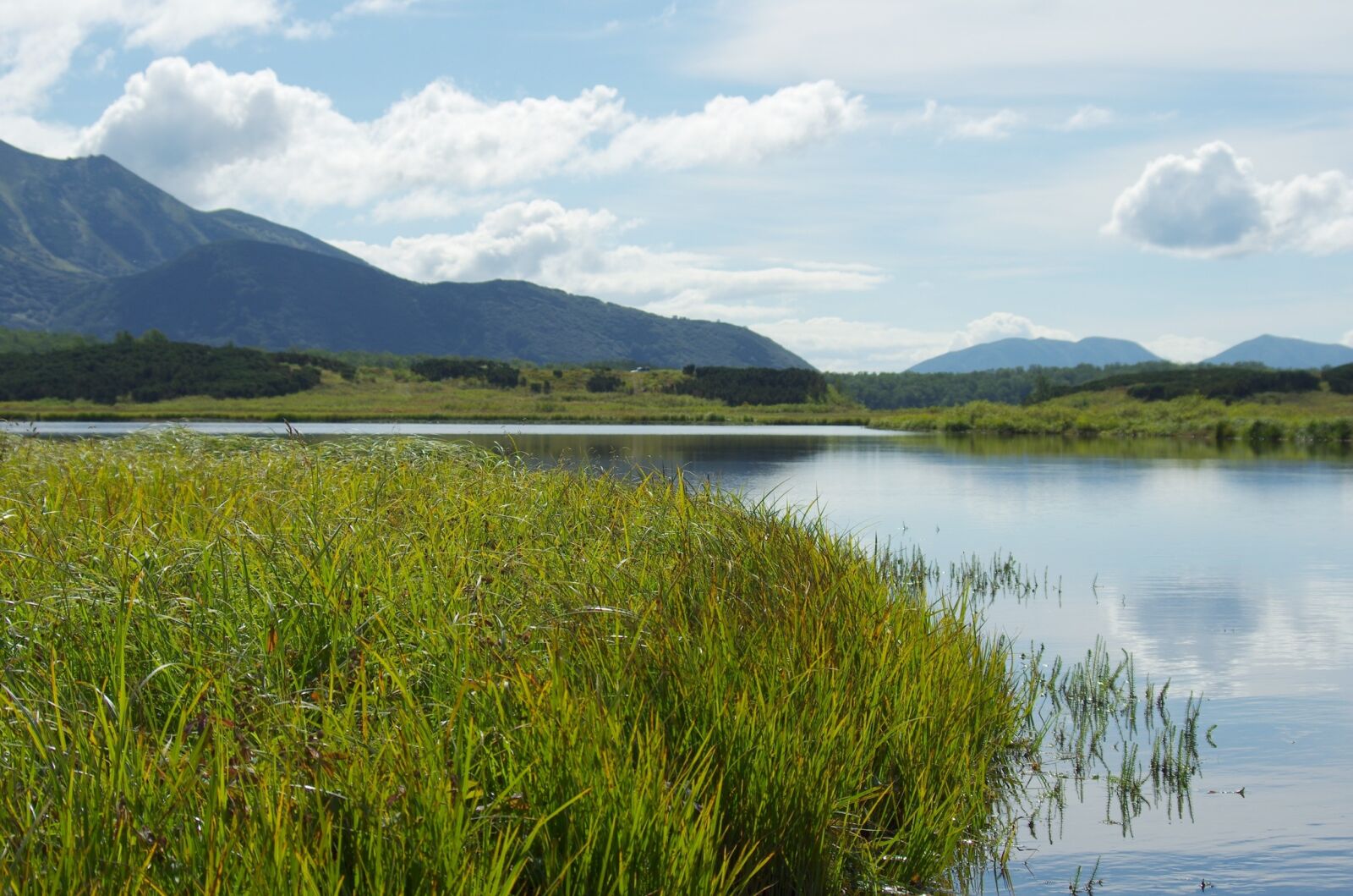 Pentax K-5 sample photo. Lake, mountains, forest photography