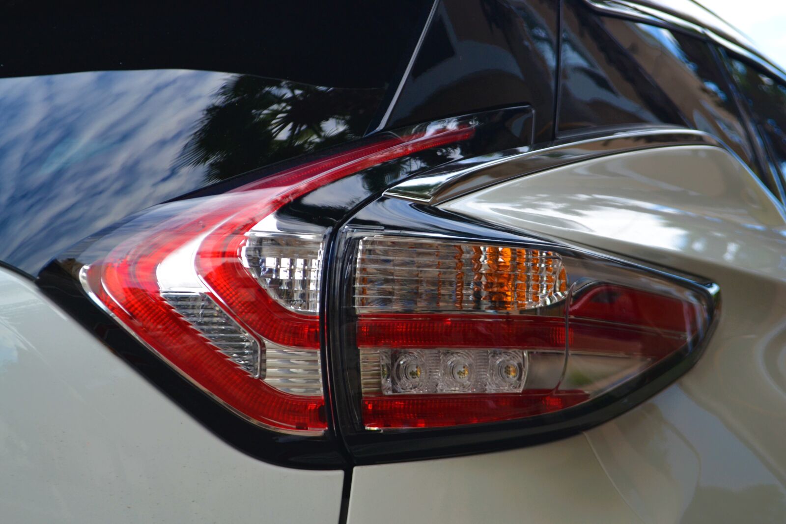 Nikon D3100 sample photo. Nissan murano, taillight, break-light photography
