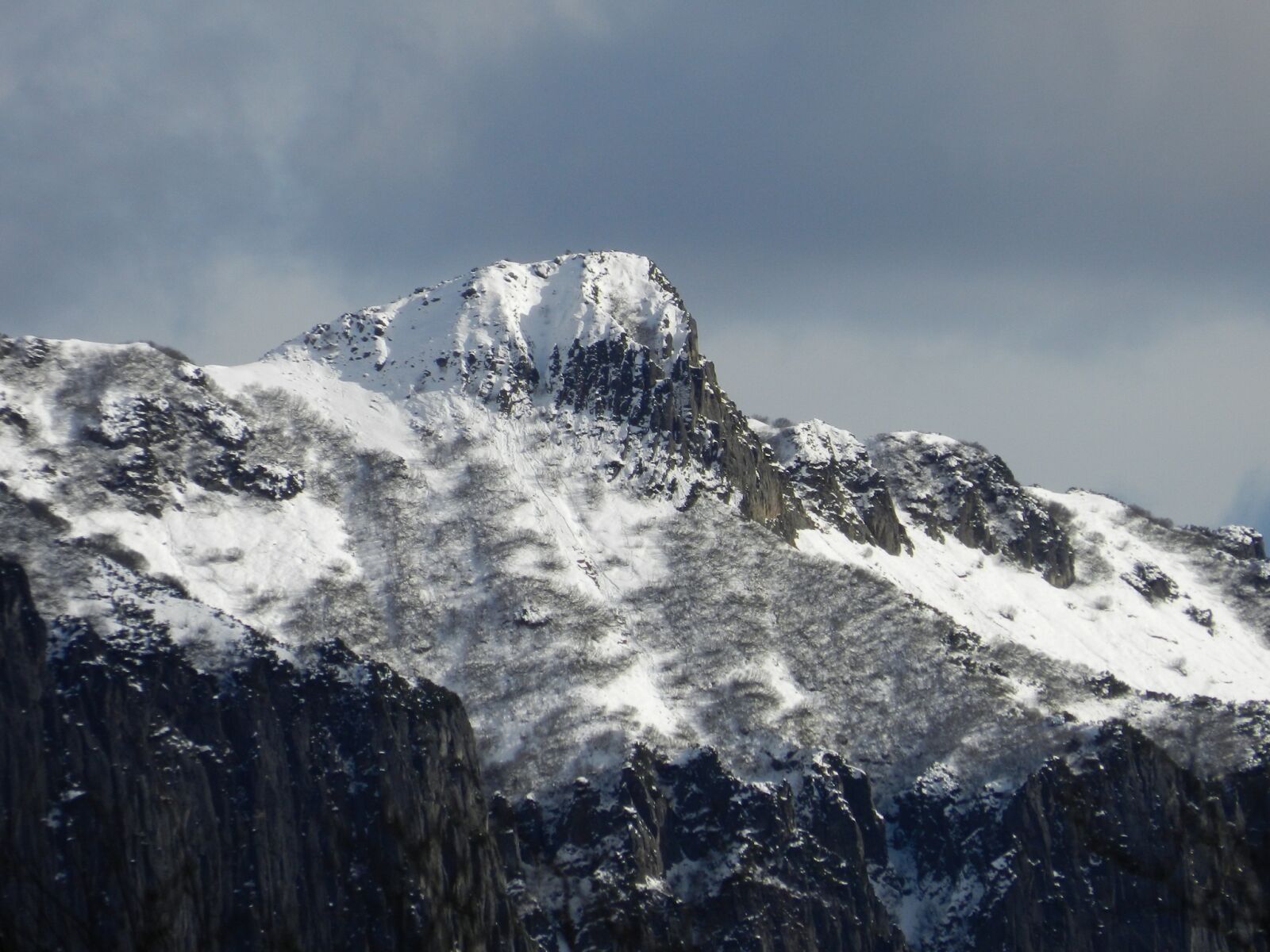 Nikon Coolpix P500 sample photo. Mountains, rocks, slopes photography