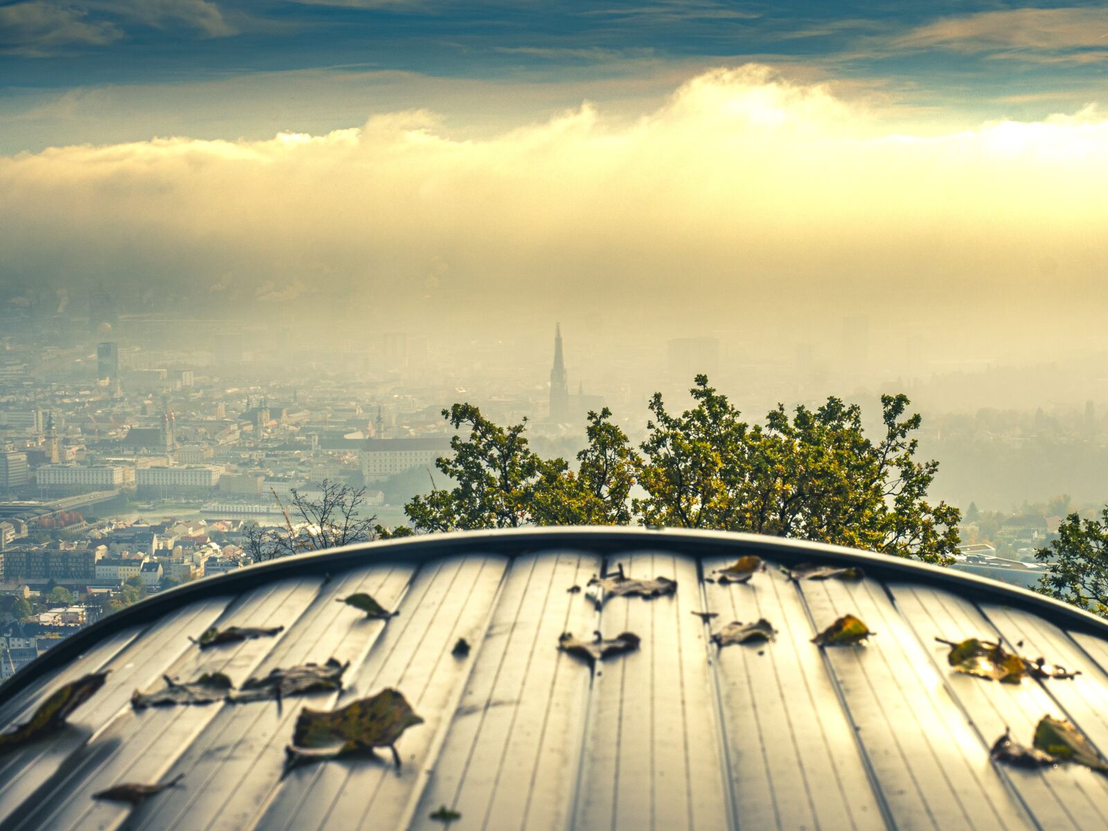 Olympus OM-D E-M5 II sample photo. Linz, view, evening photography