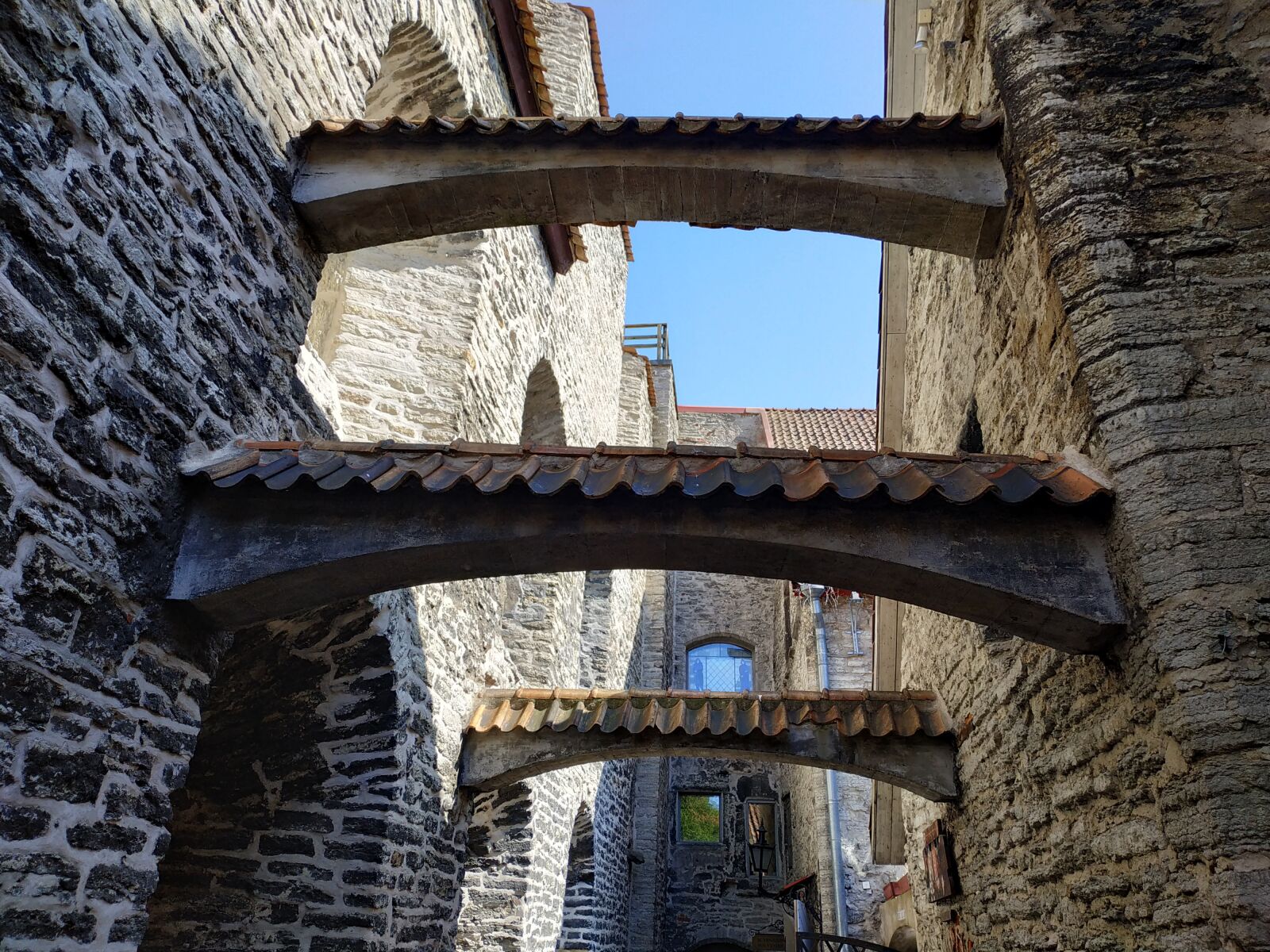 Xiaomi Redmi Note 5 sample photo. Tallinn, building, street photography