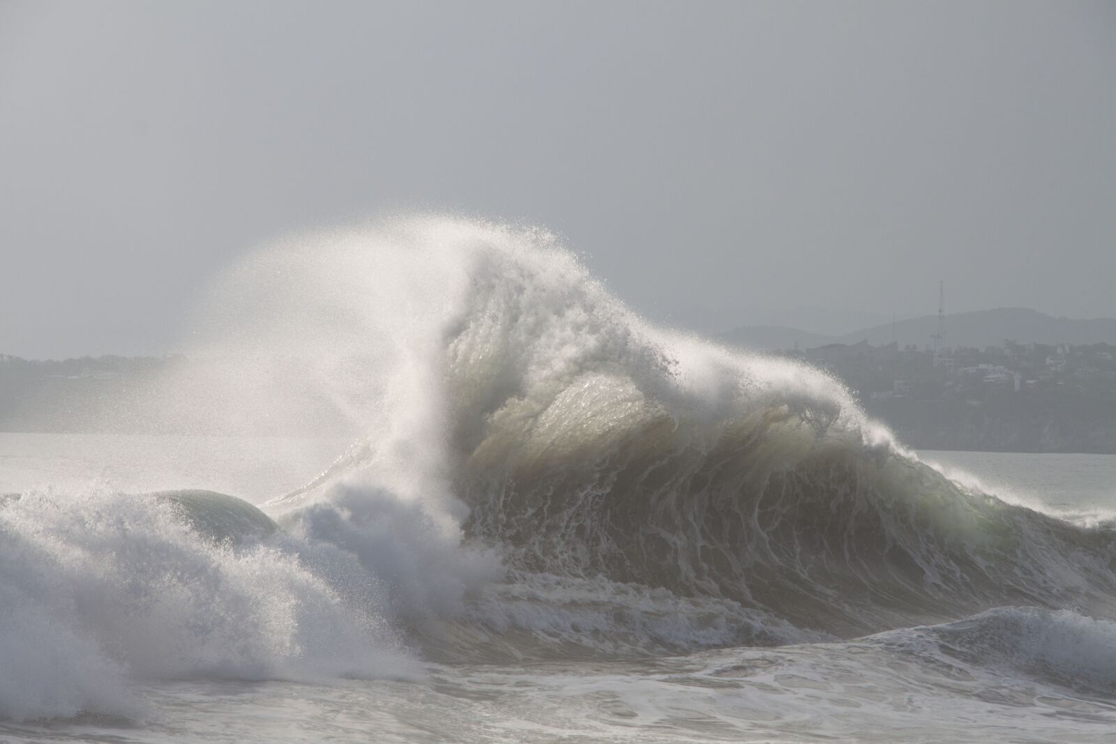 Canon EOS 500D (EOS Rebel T1i / EOS Kiss X3) sample photo. Waves, breaking, sea photography
