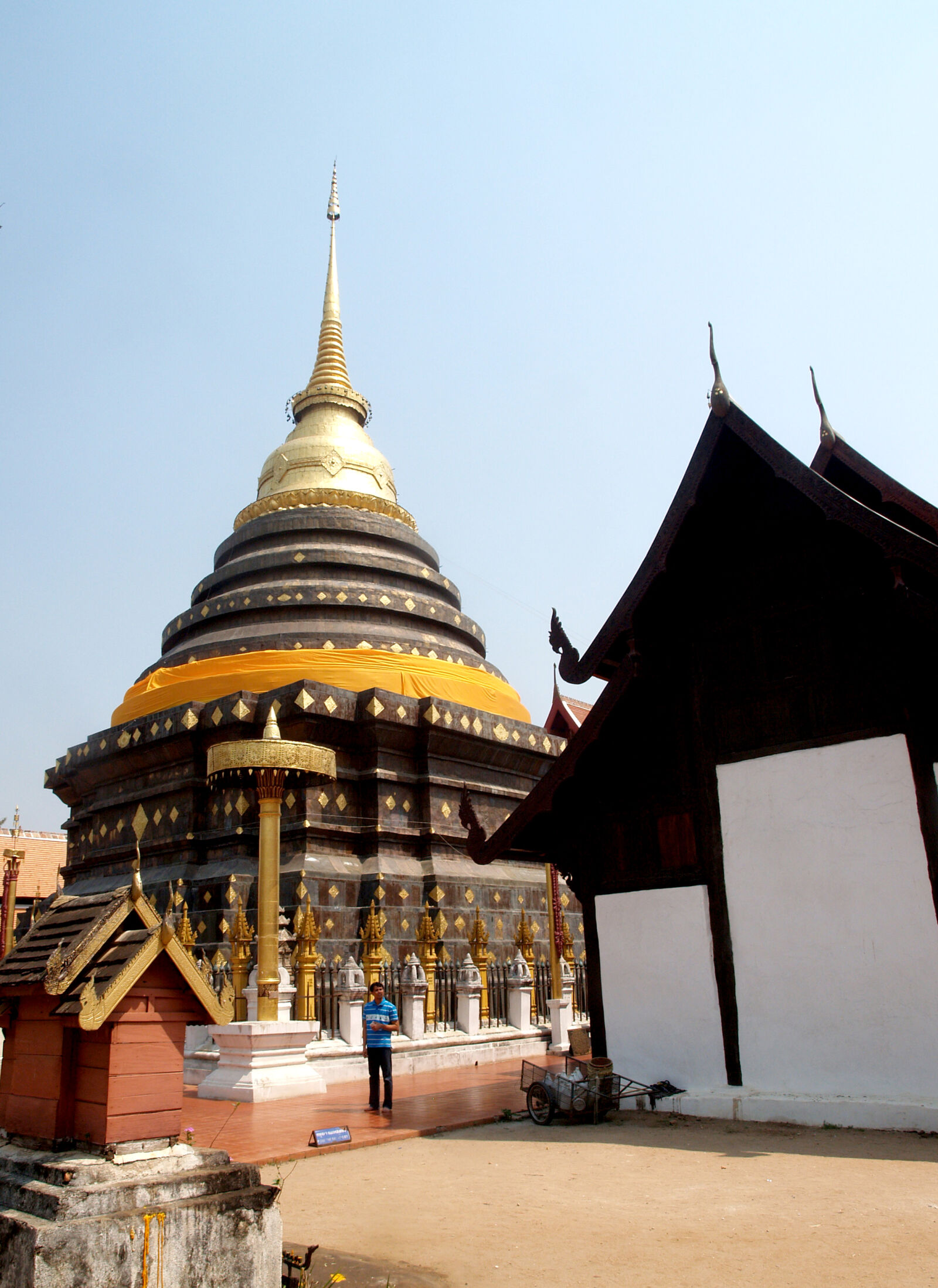 Olympus E-300 (EVOLT E-300) sample photo. Ancient, architecture, asia, blue photography