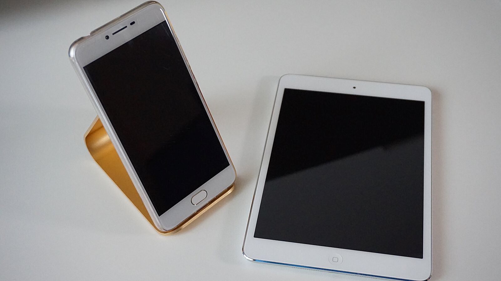 Sony Alpha a5000 (ILCE 5000) sample photo. Smartphone, tablet, touch screen photography