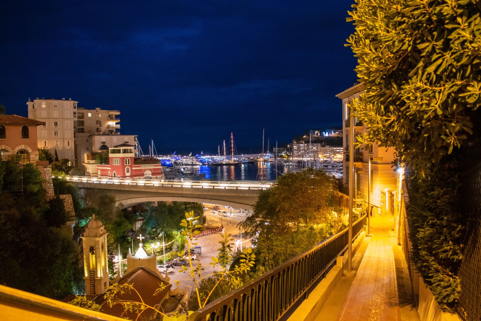 Nikon D5600 sample photo. Night, street, city photography
