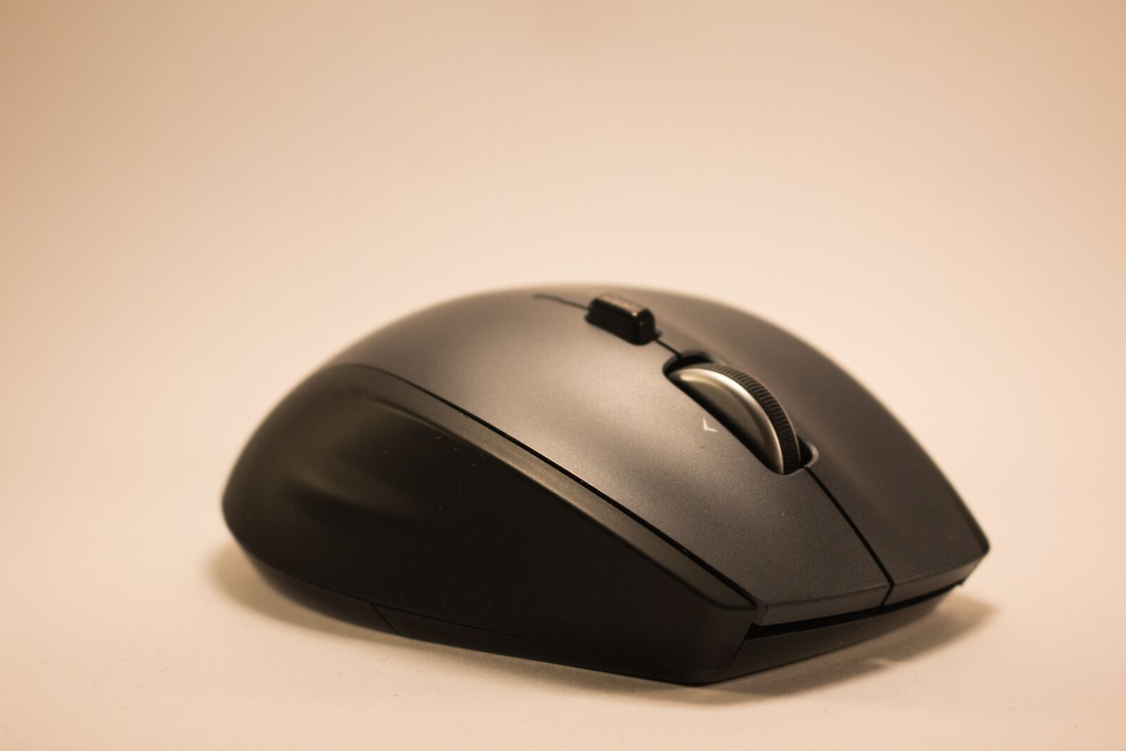 Canon EOS 70D sample photo. Computer, mouse, electronics photography