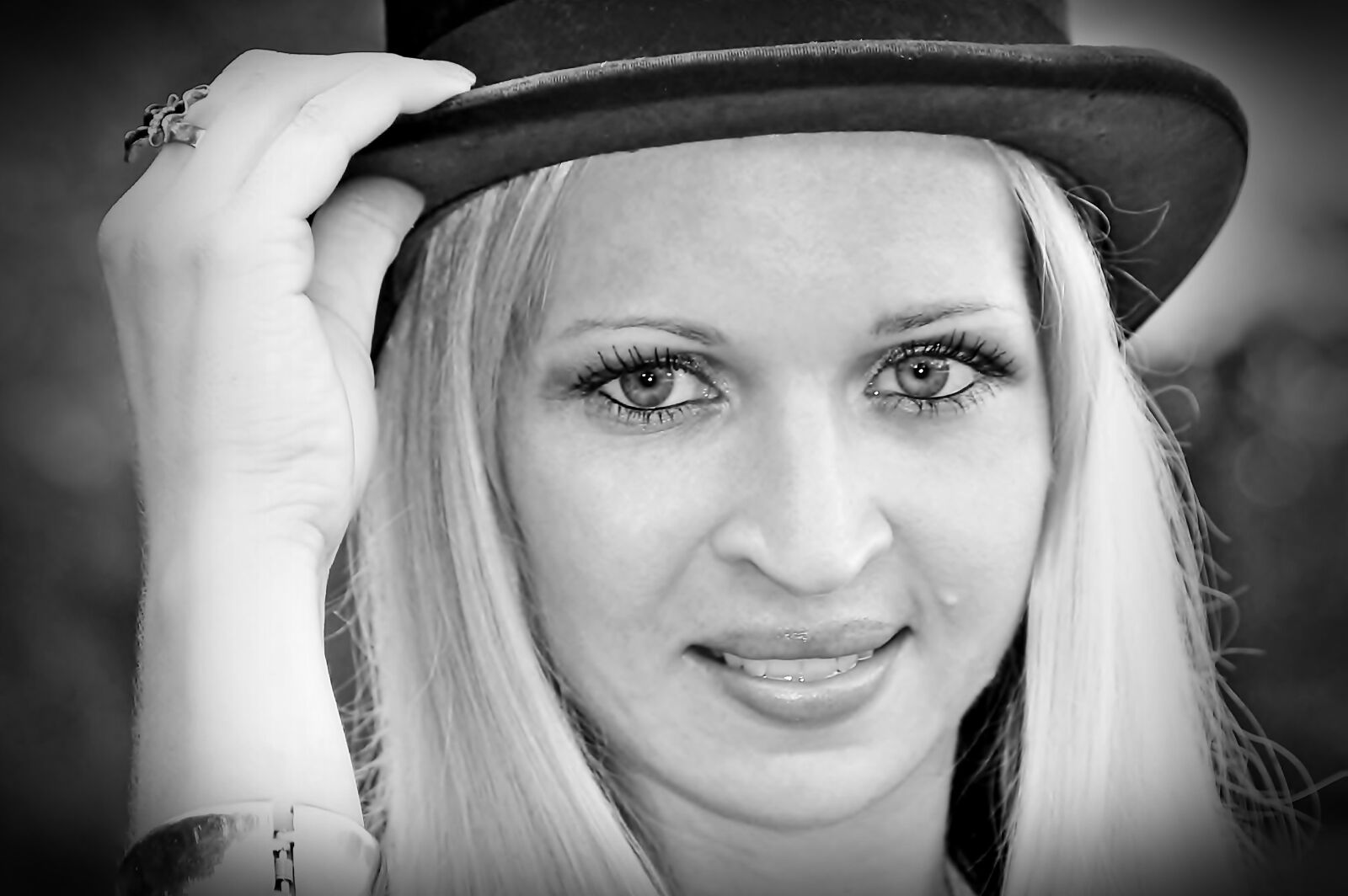 Canon EOS 600D (Rebel EOS T3i / EOS Kiss X5) sample photo. Yama, black and white photography