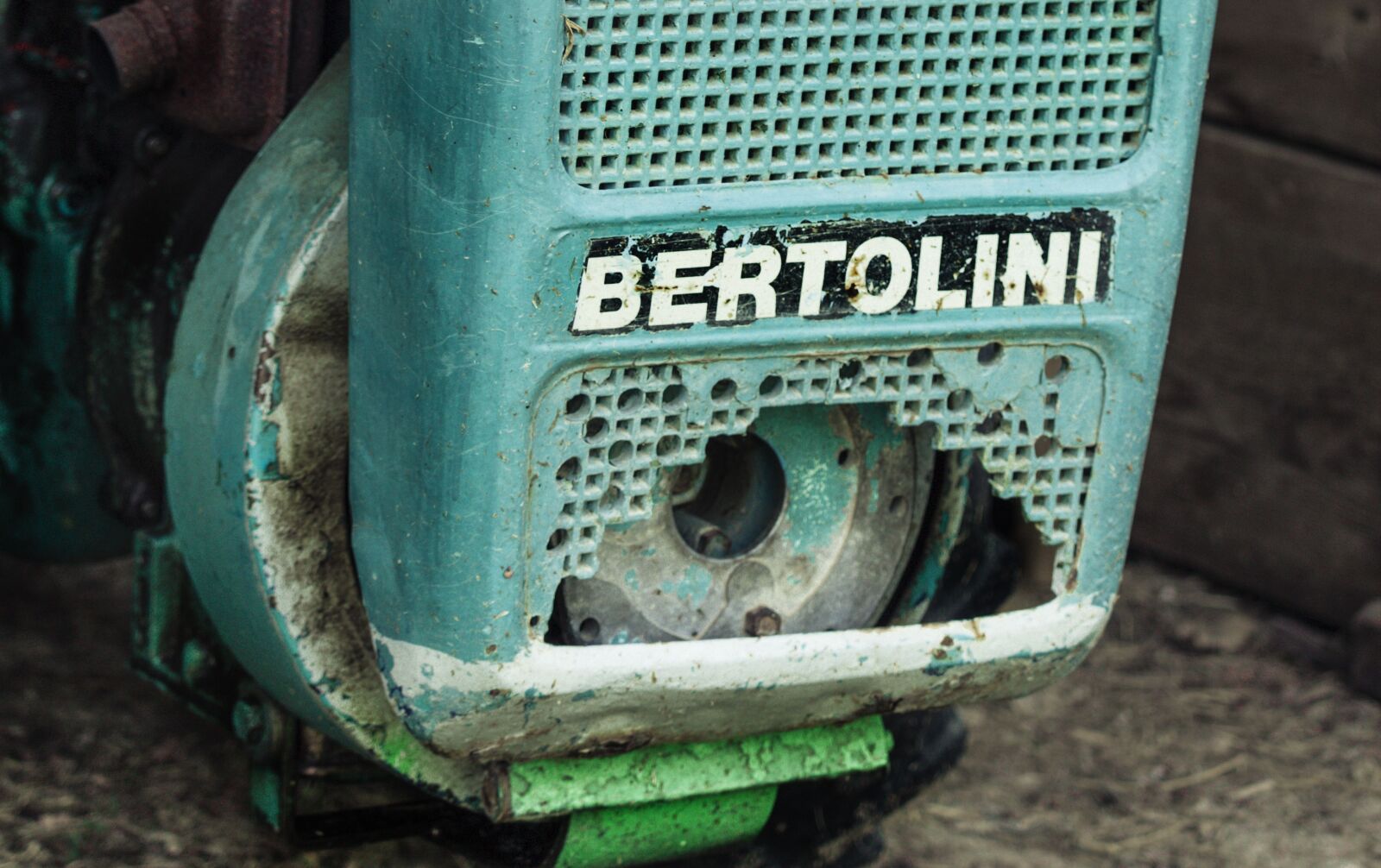 Canon EOS 1300D (EOS Rebel T6 / EOS Kiss X80) sample photo. Motor, tractor, agriculture photography