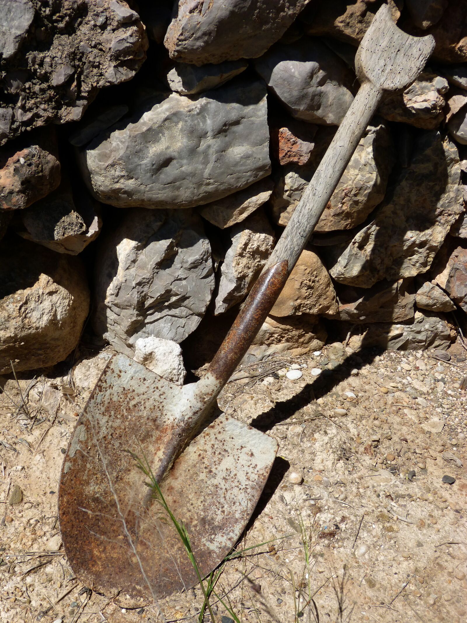 Panasonic DMC-FZ62 sample photo. Shovel, old, tool photography