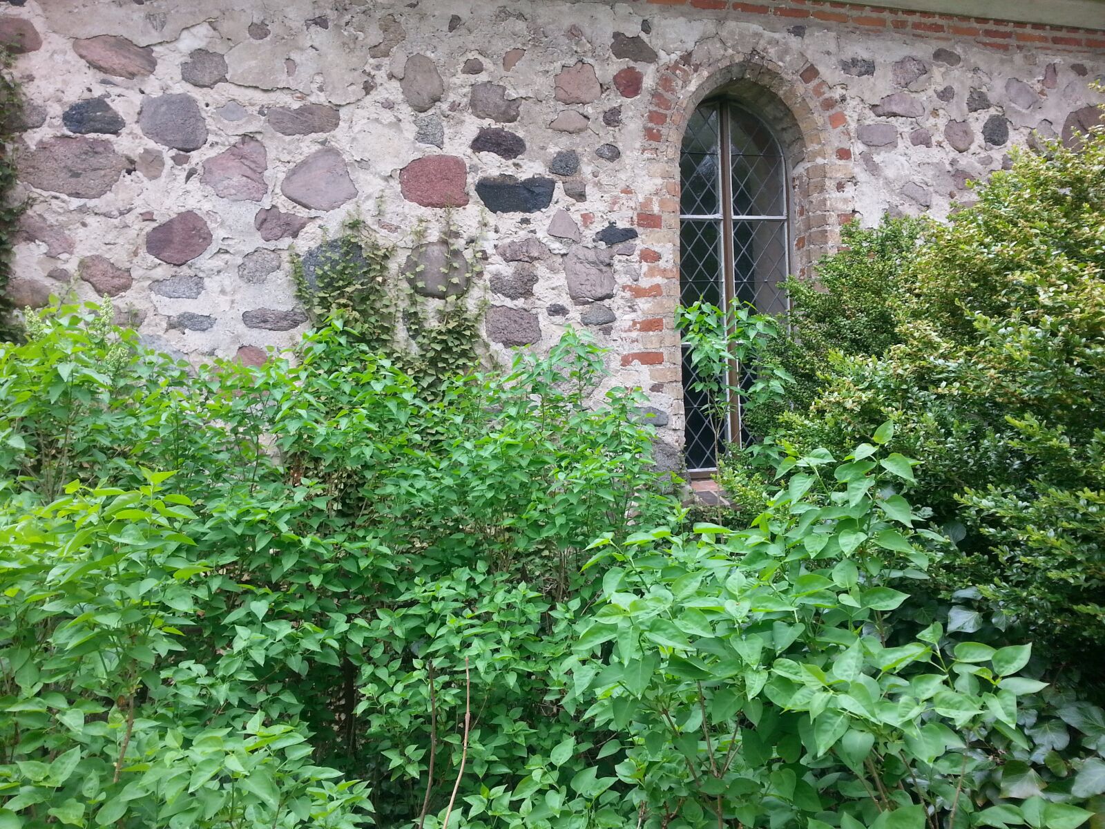 Samsung Galaxy S3 sample photo. Church, wall, architecture photography