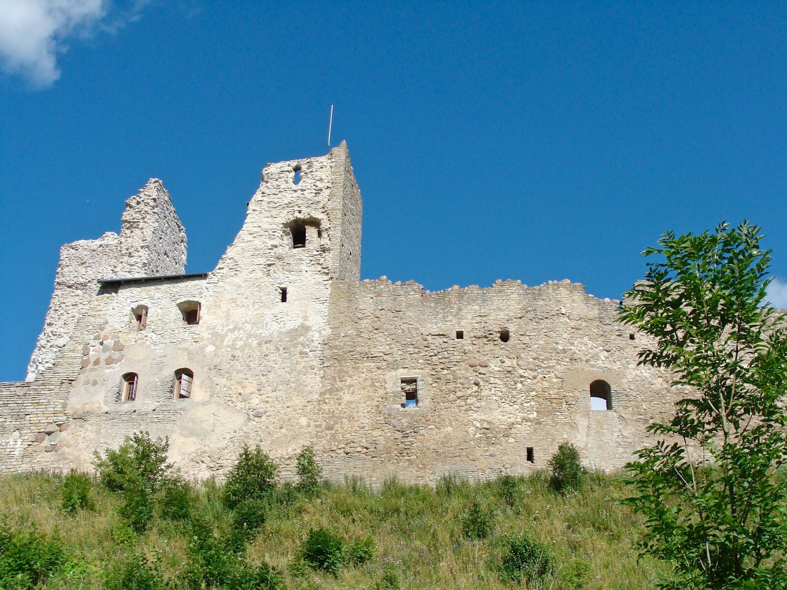 Sony DSC-H3 sample photo. Castle, old, nature photography