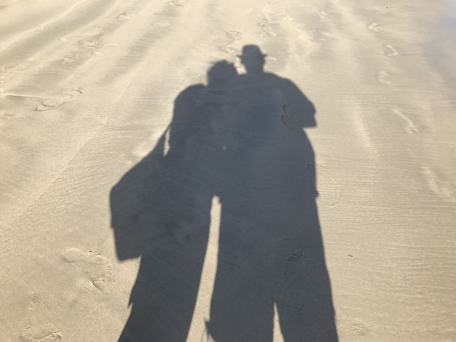 iPhone 7 back camera 3.99mm f/1.8 sample photo. Shadows, sand, beach photography