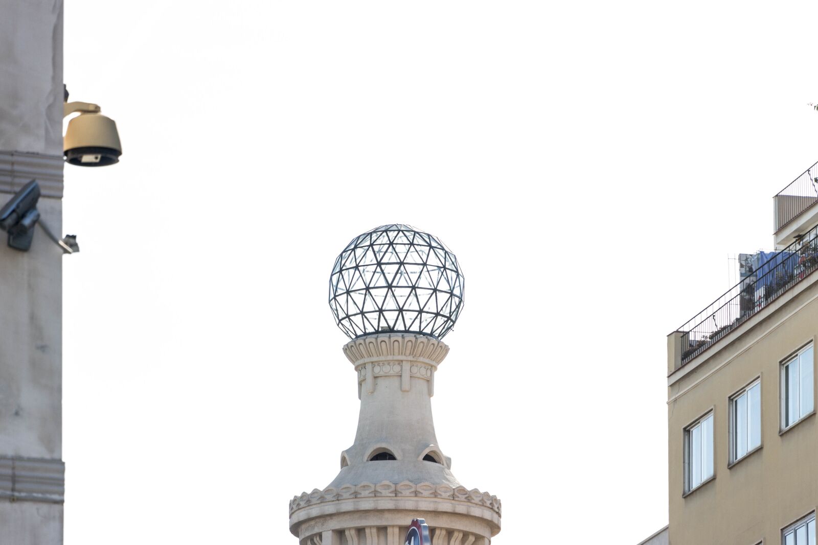 Canon EOS 100D (EOS Rebel SL1 / EOS Kiss X7) sample photo. Minimalist, architecture, round photography