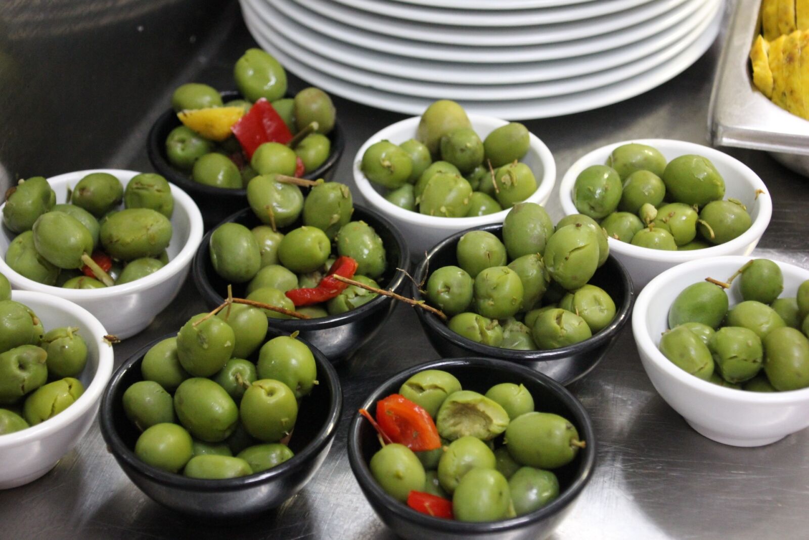 Canon EOS 600D (Rebel EOS T3i / EOS Kiss X5) sample photo. Olives, olivas, olive photography
