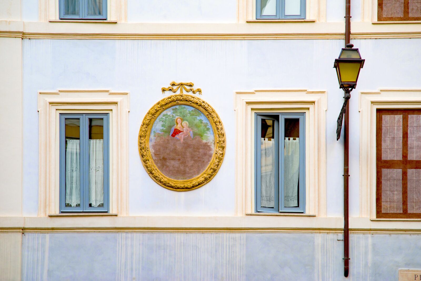 Pentax K-1 Mark II sample photo. Facade, windows, house photography