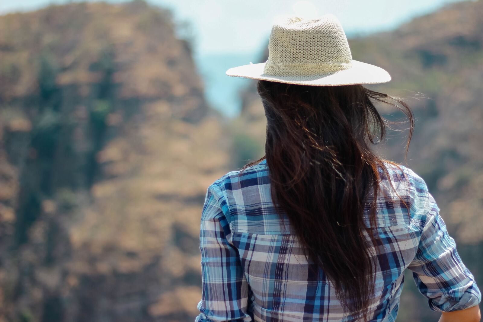 Canon EOS 600D (Rebel EOS T3i / EOS Kiss X5) sample photo. Girl, mountain, female photography