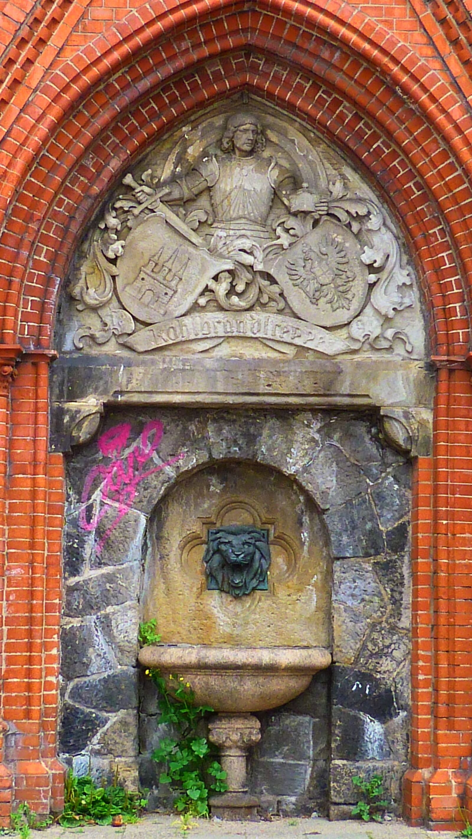 Panasonic Lumix DMC-FZ40 (Lumix DMC-FZ45) sample photo. Fountain, hamburg, st pauli photography