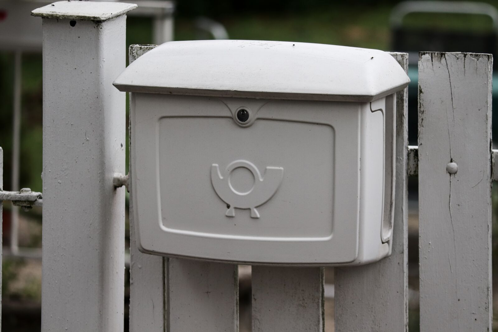 Canon EOS 200D (EOS Rebel SL2 / EOS Kiss X9) sample photo. Letter boxes, mailbox, metal photography