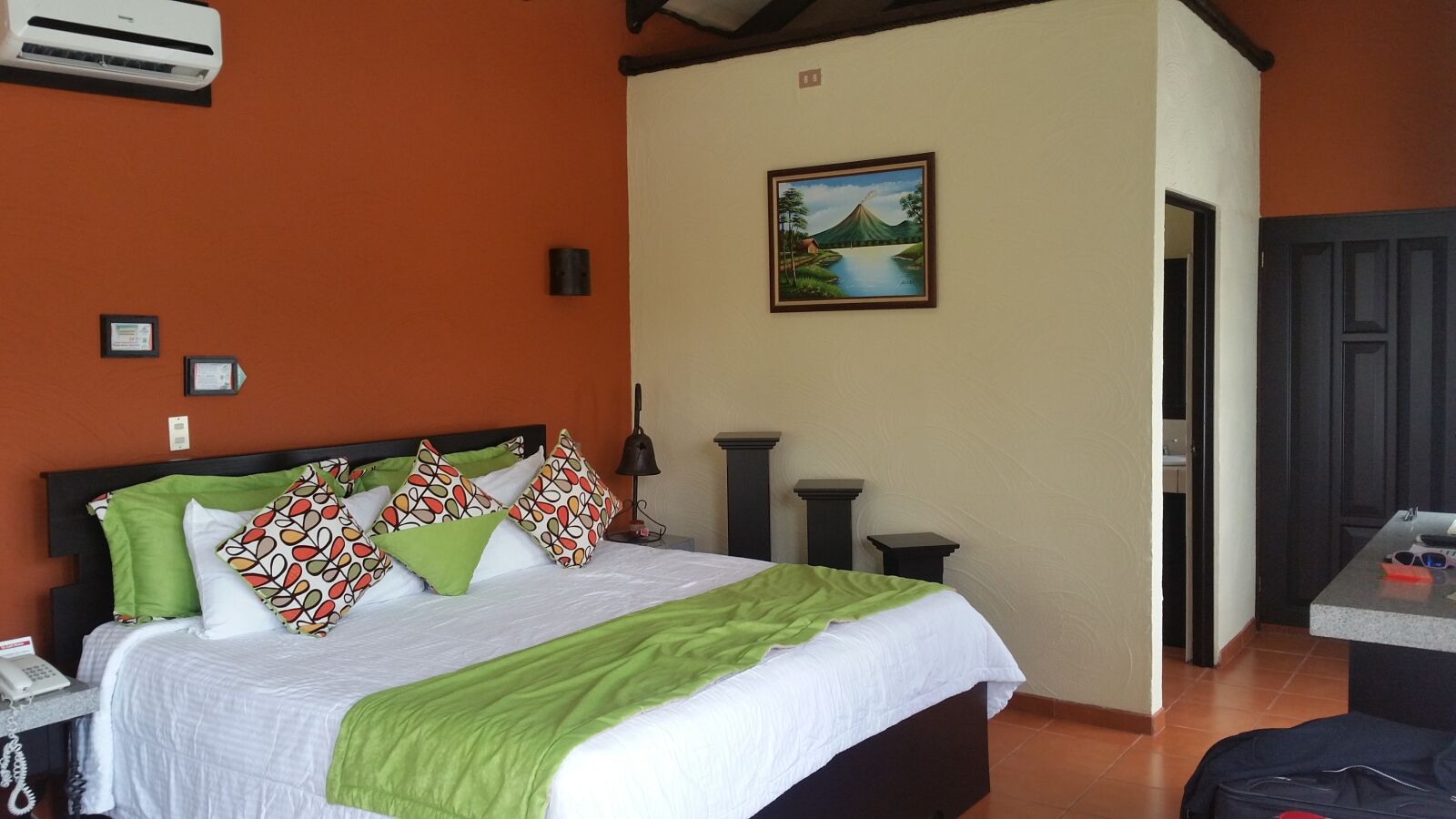 Samsung Galaxy Note4 sample photo. Arenal hotel, costa rica photography