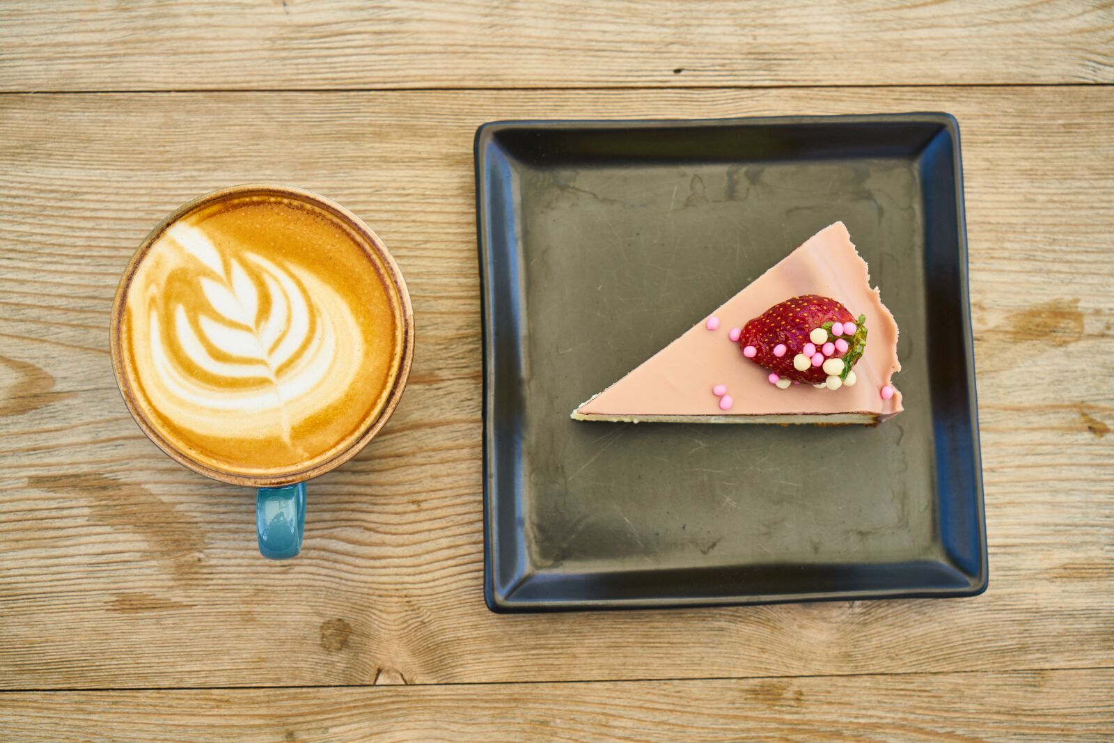 Sony a7R II sample photo. Latte, coffee, foam photography