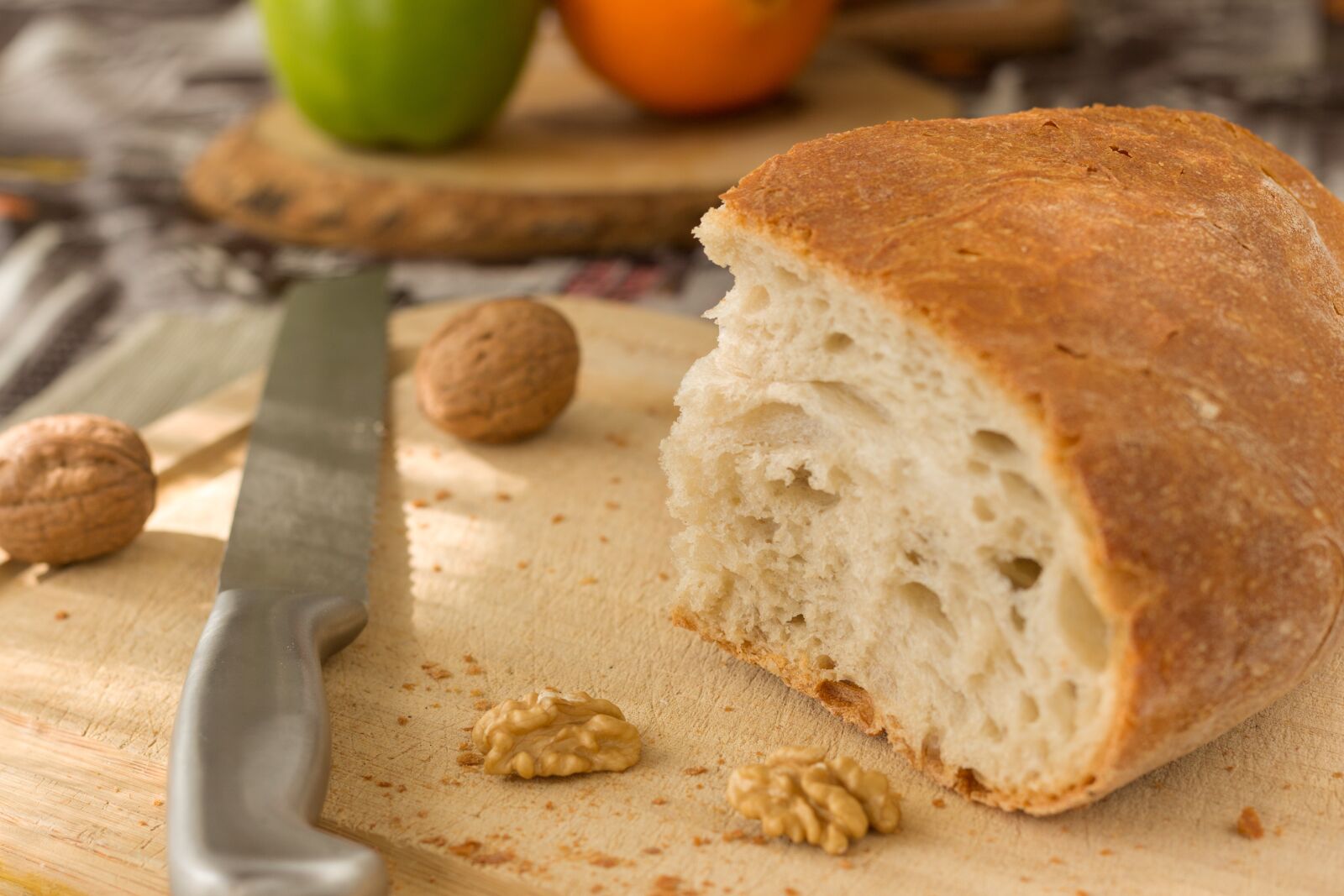 Canon EOS 700D (EOS Rebel T5i / EOS Kiss X7i) + Canon EF 50mm F1.8 II sample photo. Bread, fresh, morning photography