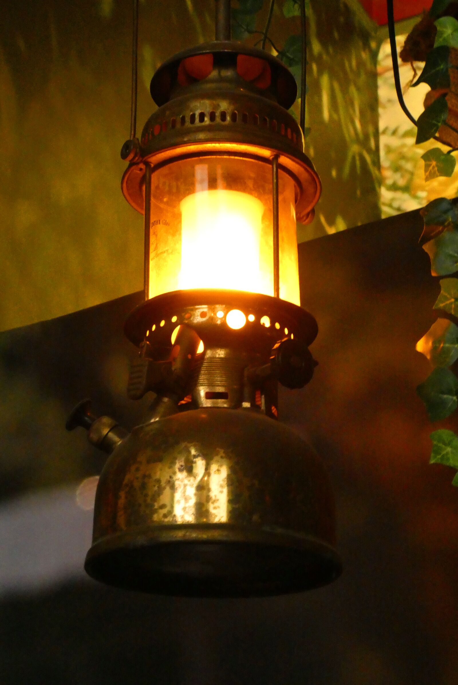 Panasonic Lumix DC-ZS70 (Lumix DC-TZ90) sample photo. Lamp, light, lighting photography