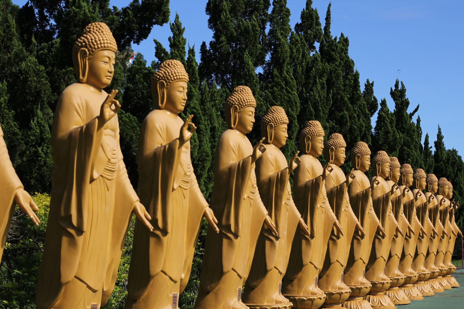 Canon EOS 1200D (EOS Rebel T5 / EOS Kiss X70 / EOS Hi) sample photo. Religion, budism, buddhism photography