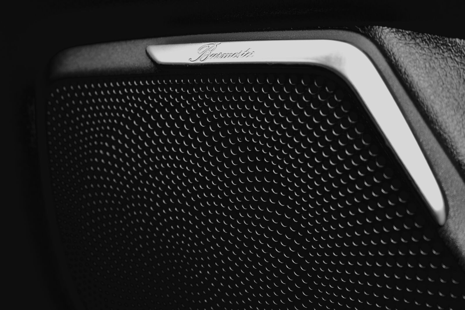 Canon EOS 750D (EOS Rebel T6i / EOS Kiss X8i) sample photo. Soundbox, radio, automotive photography