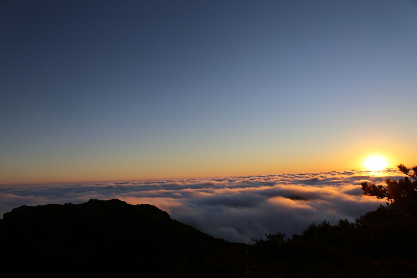 Canon EOS 6D + Canon EF 24-105mm F4L IS USM sample photo. Mountain huangshan, china sights photography
