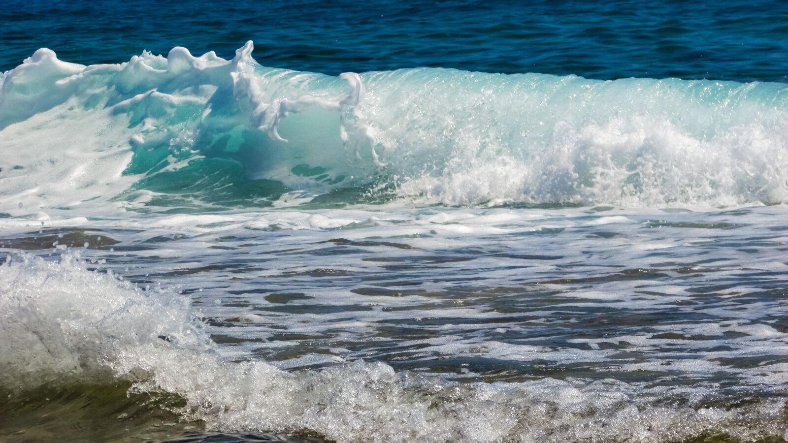 Canon PowerShot SX400 IS sample photo. Wave, bubbles, foam photography
