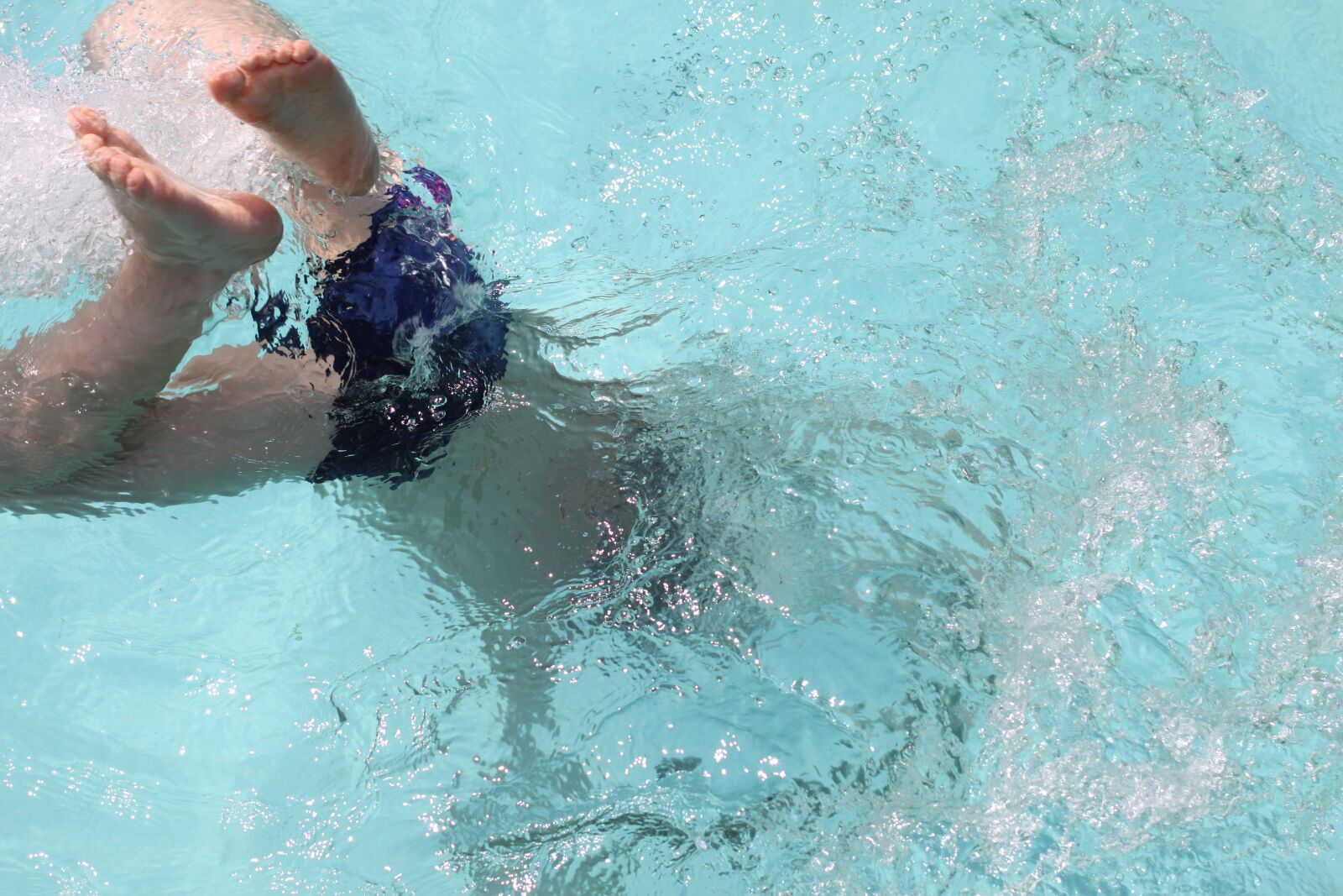 Canon EOS 500D (EOS Rebel T1i / EOS Kiss X3) sample photo. Water, swim, diving photography