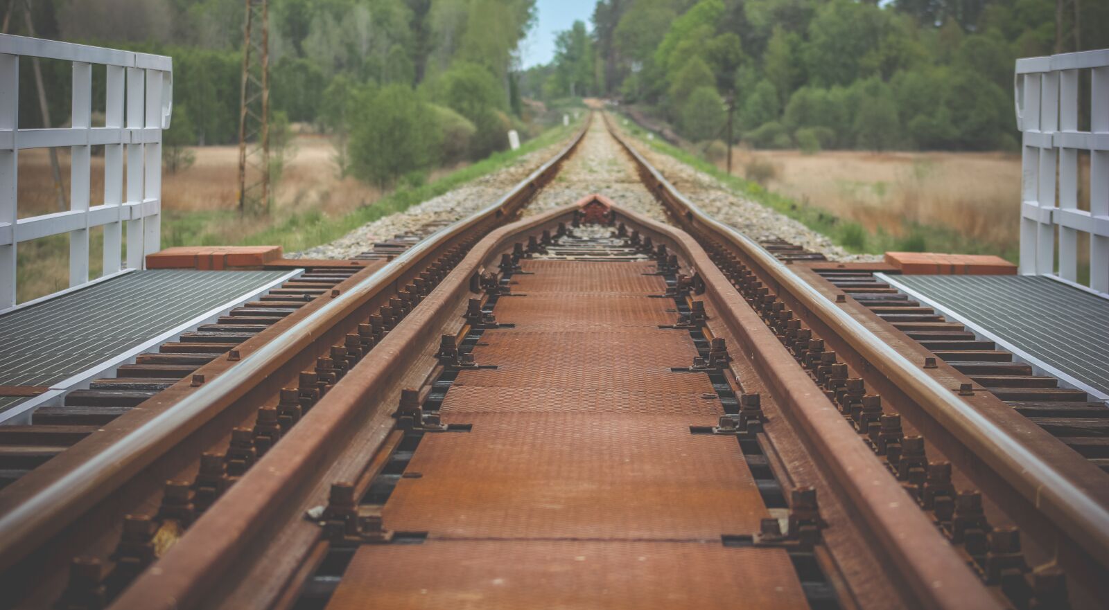 Canon EF75-300mm f/4-5.6 sample photo. Railroad, train, travel photography