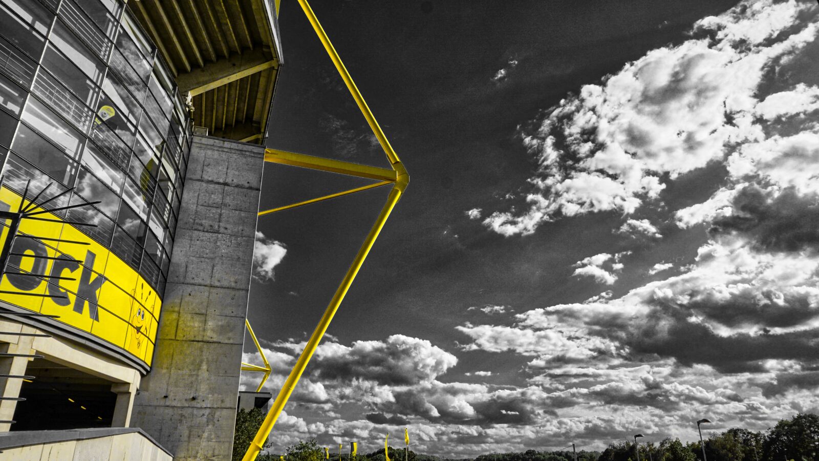 Sony a6000 sample photo. Dortmund, blackandwhite, yellow photography