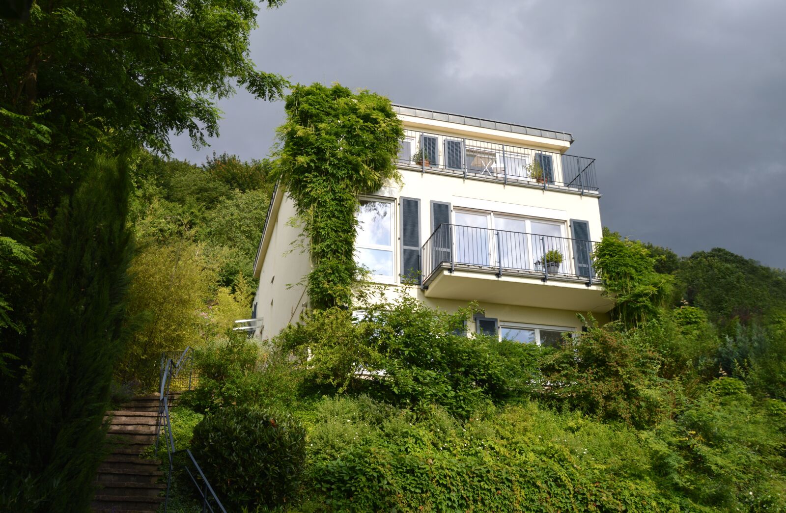 Nikon D3200 sample photo. House in the green photography