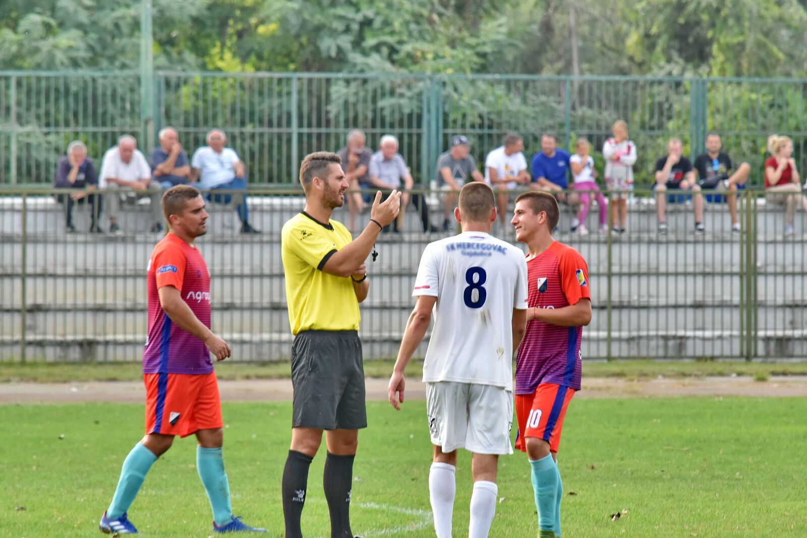 Nikon D5500 sample photo. Crowd, football player, free photography