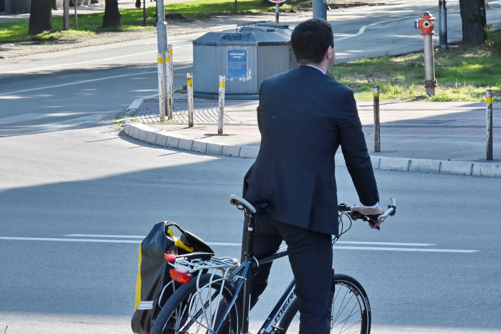 Nikon D5500 sample photo. Bicycle, business city, businessman photography