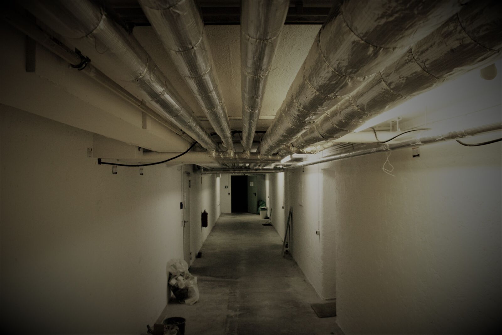 Canon EOS 1000D (EOS Digital Rebel XS / EOS Kiss F) sample photo. Keller, cellar speed, gloomy photography