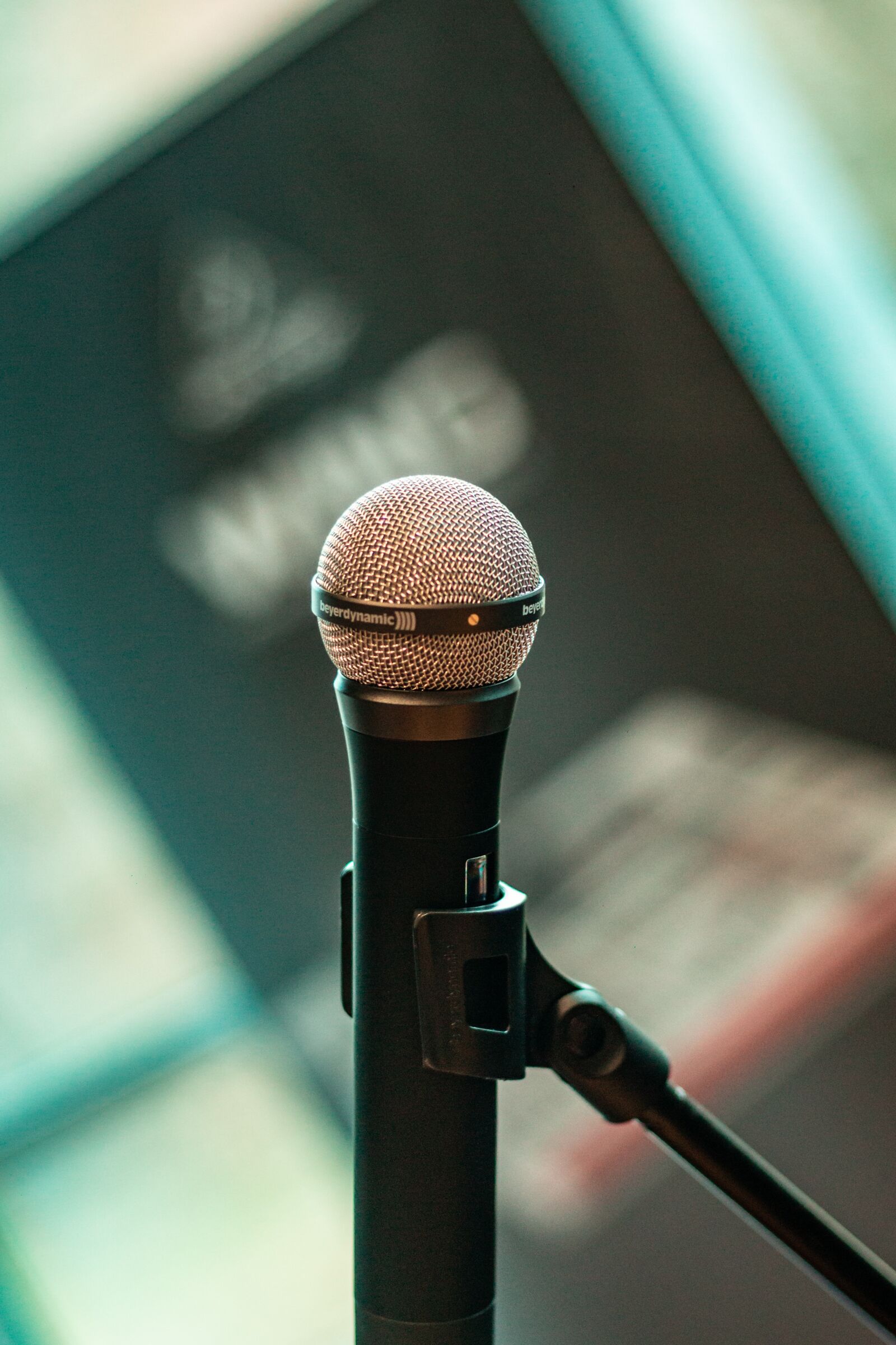 Canon EOS 700D (EOS Rebel T5i / EOS Kiss X7i) + Canon EF 50mm F1.8 STM sample photo. Microphone, mic, audio photography