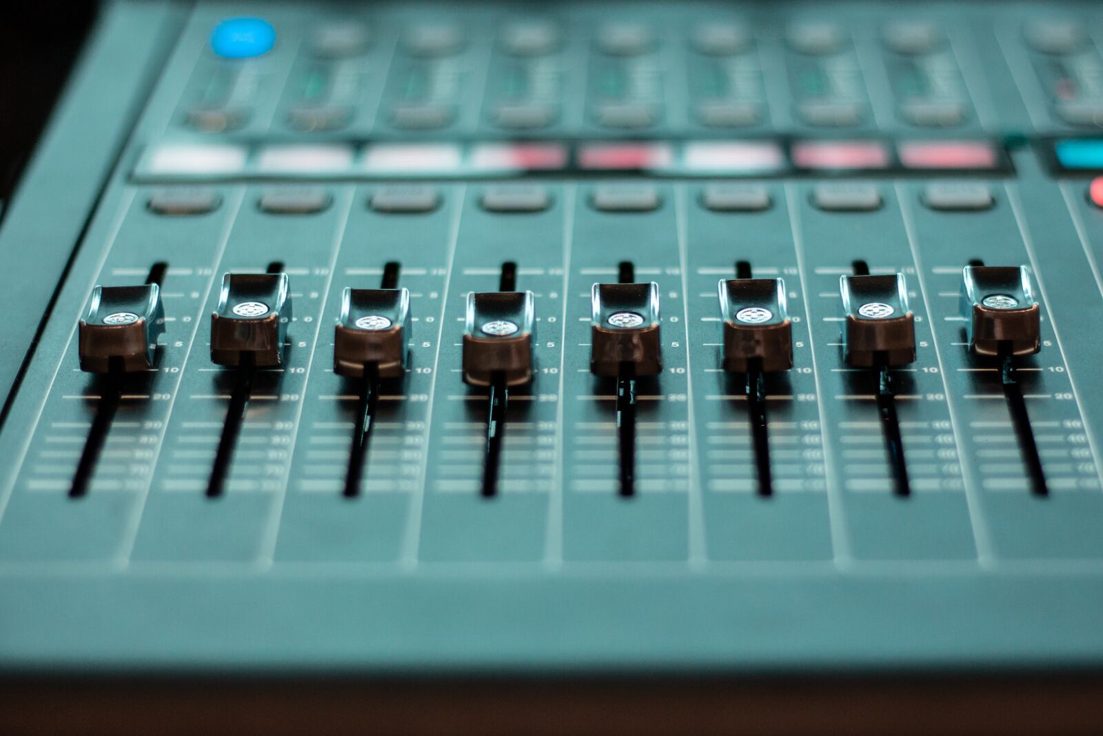 Canon EOS 700D (EOS Rebel T5i / EOS Kiss X7i) sample photo. Fader, volume control, audio photography