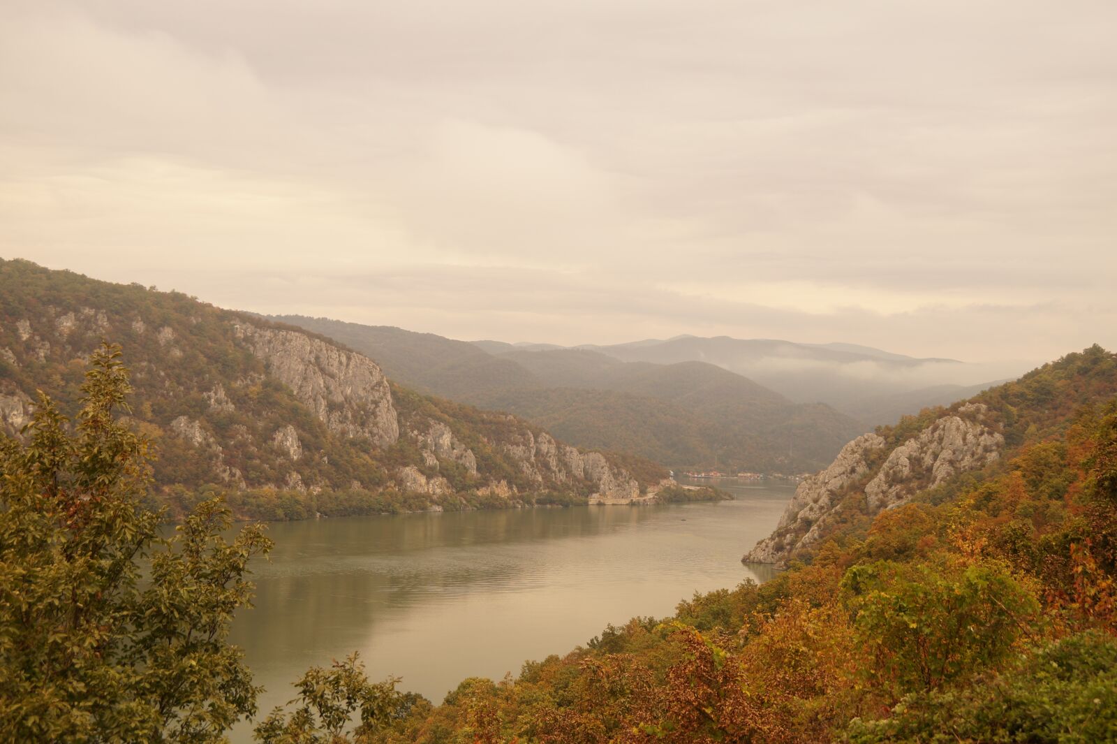 Sony DT 18-200mm F3.5-6.3 sample photo. Danube, romania, water photography