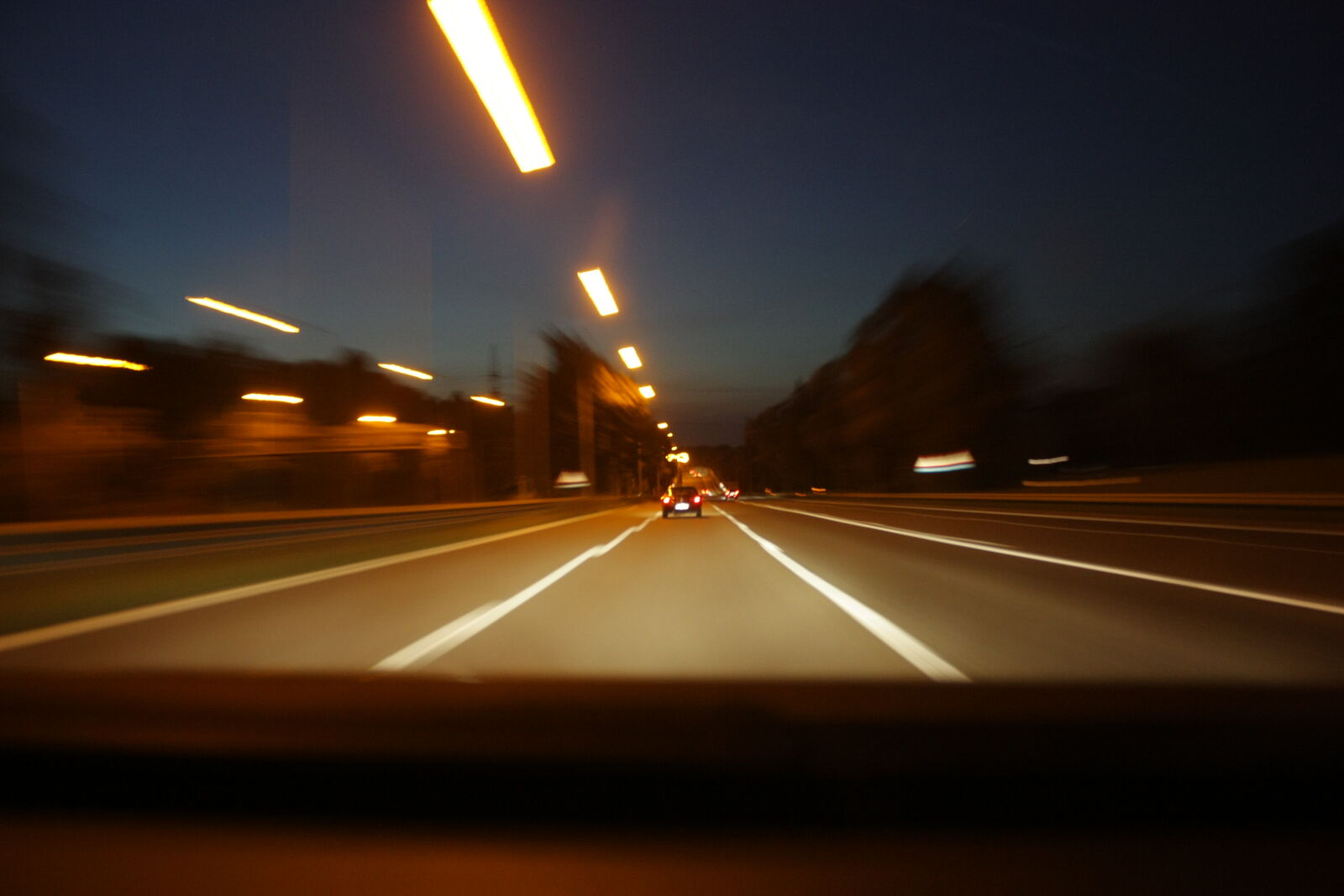 Canon EOS 450D (EOS Rebel XSi / EOS Kiss X2) sample photo. Lights, movement, road photography