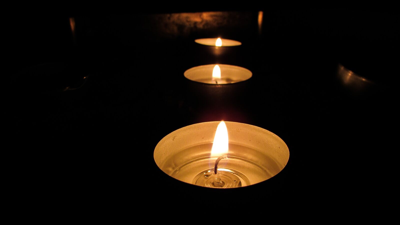Canon PowerShot SX400 IS sample photo. Candles, light, flame photography