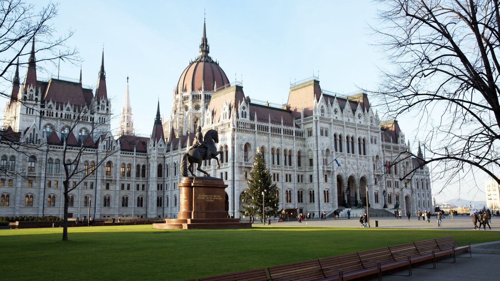 Canon EF 24-70mm F2.8L II USM sample photo. Budapest, hungary, parliament photography